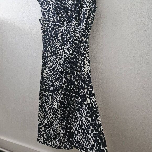 NWOT LAUREN Ralph Lauren Animal/Abstract Print Flattering V-neck Wrap-style Shea - Picture 4 of 6